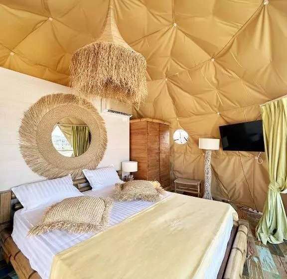 Standard Tent, Boutique Citadel