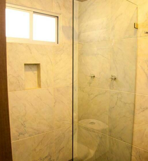 غرفه قياسيه سريرين مزدوجين, Ms