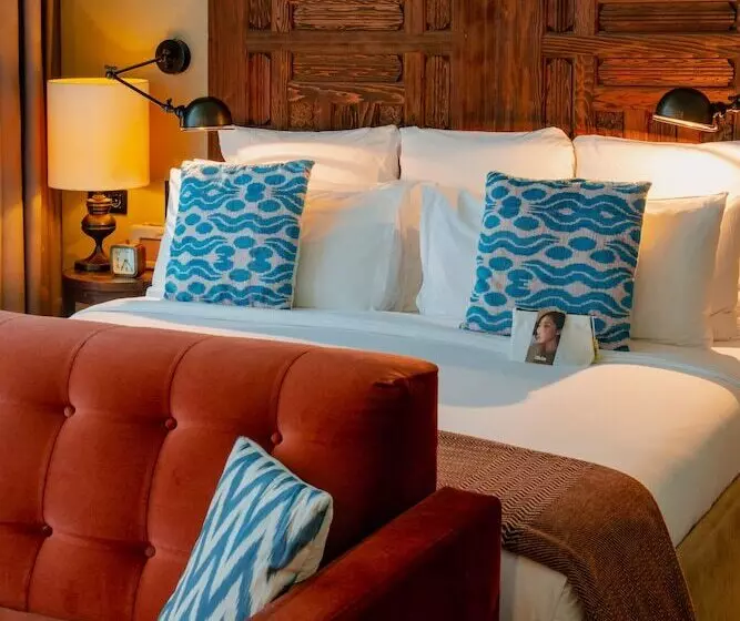Plus Standard Room, Soho House Istanbul