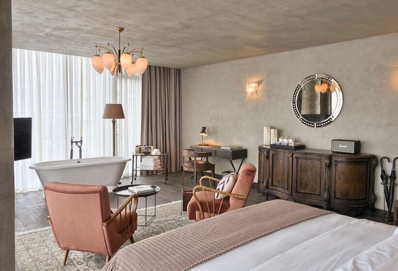 Plus Standard Room, Soho House Istanbul