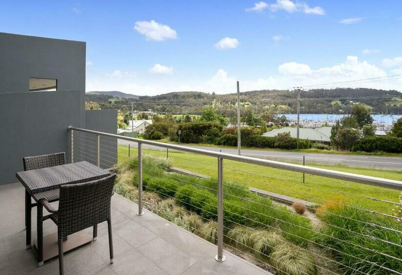 جناح ديلوكس, The Cove Kettering