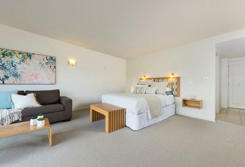 جناح ديلوكس, The Cove Kettering