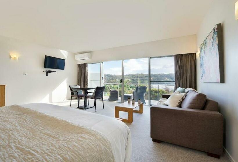 جناح ديلوكس, The Cove Kettering