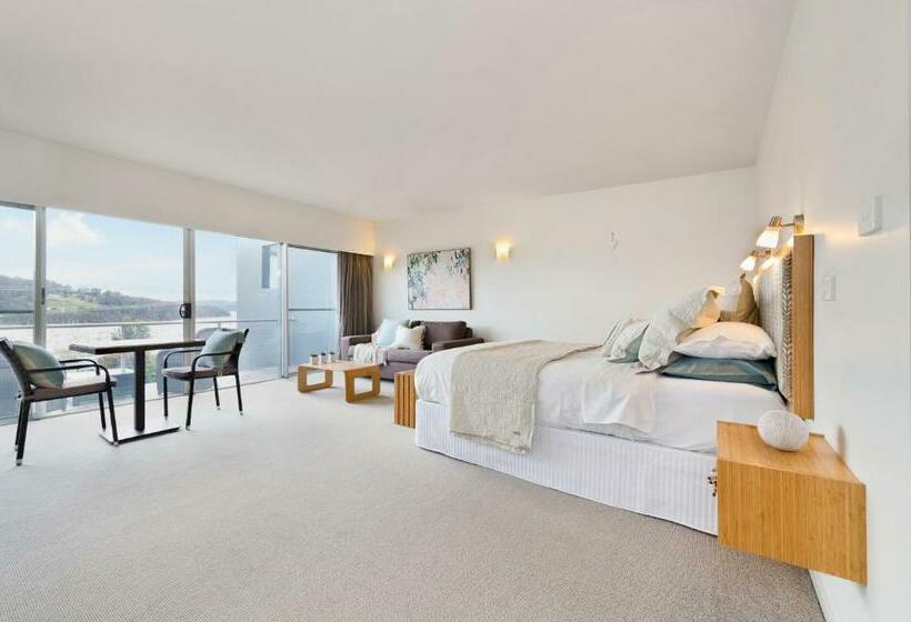 جناح ديلوكس, The Cove Kettering