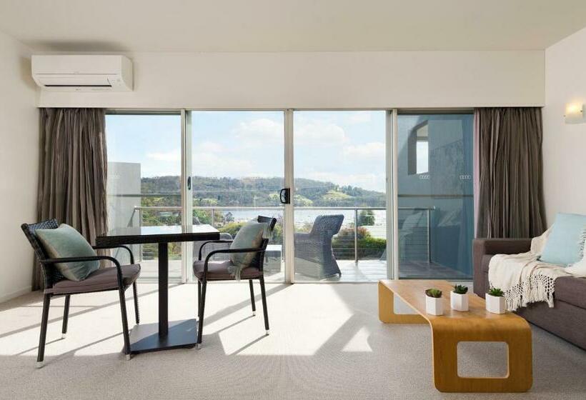 جناح ديلوكس, The Cove Kettering