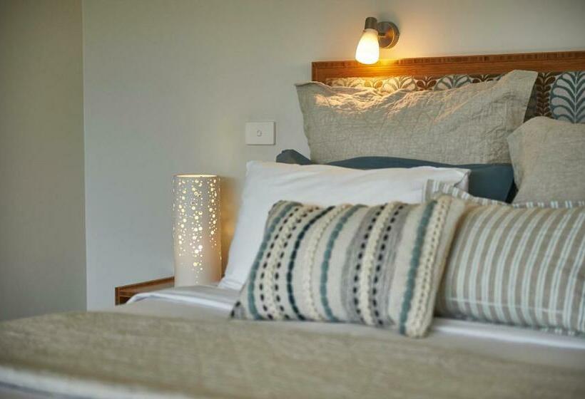 جناح ديلوكس, The Cove Kettering