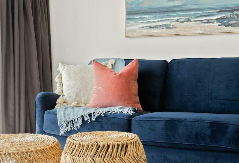 جناح ديلوكس, The Cove Kettering