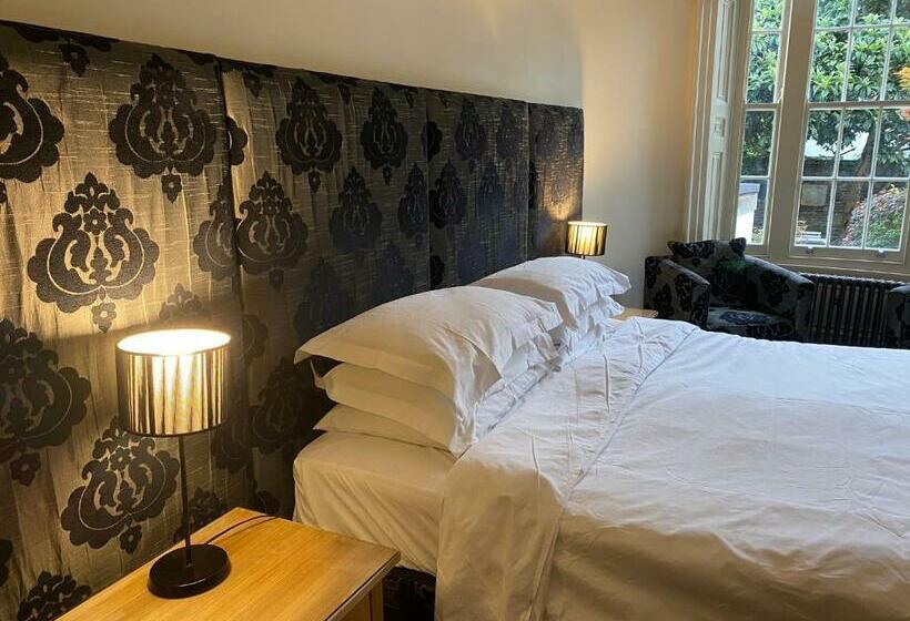 패밀리 스위트, Kennington B & B