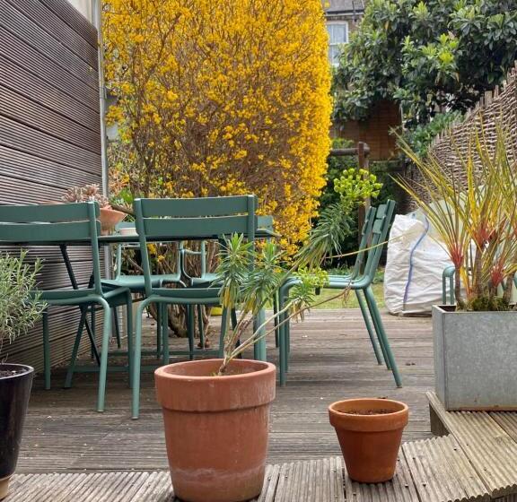 דירת חדר, Kennington B & B