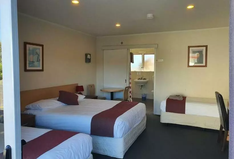 スタンダードスタジオ, Ocean Inn Motel