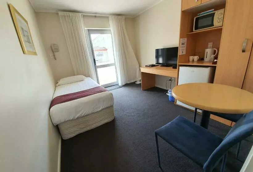 スイート, Ocean Inn Motel