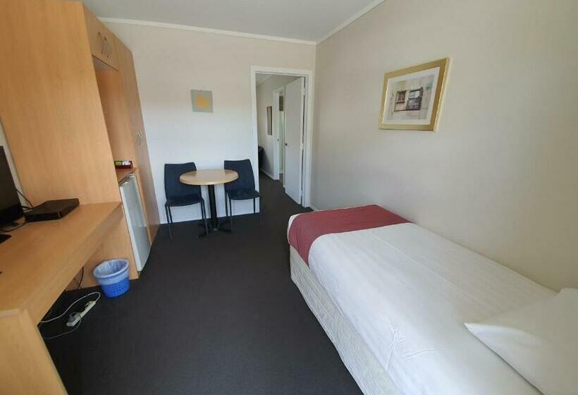 스위트, Ocean Inn Motel