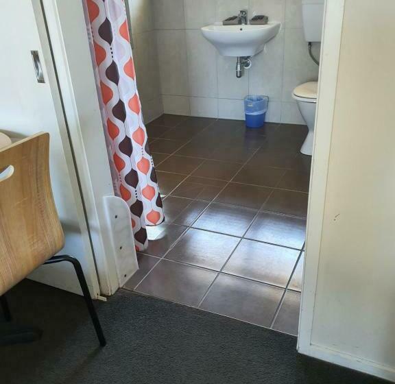 스탠다드 스튜디오, Ocean Inn Motel