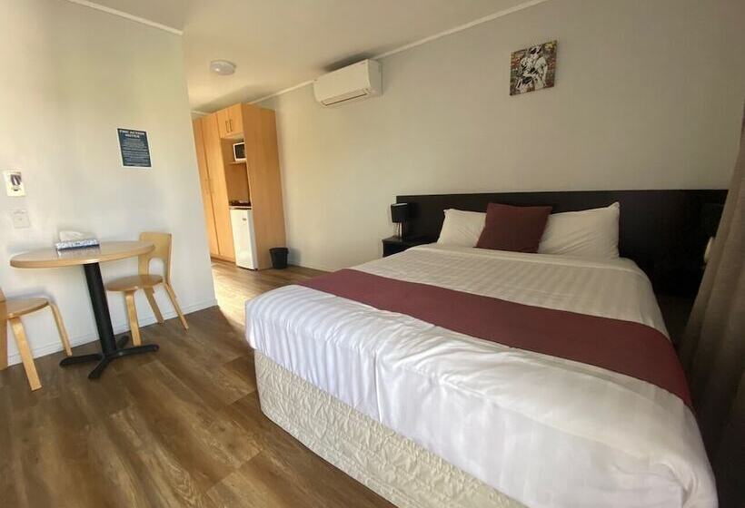 استودیوی استاندارد, Ocean Inn Motel