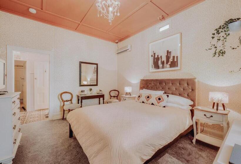 디럭스 룸, Genesta House