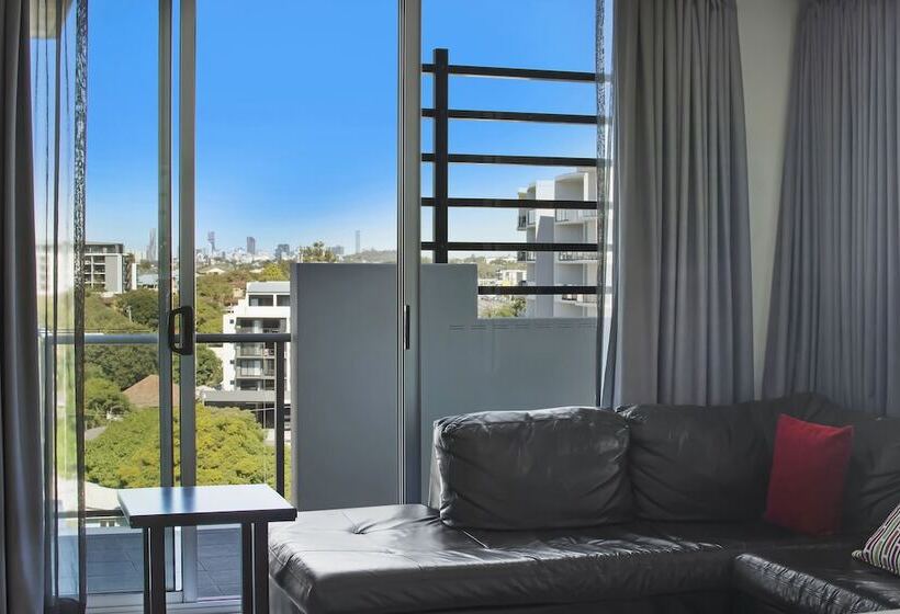 شقة غرفة واحدة, The Chermside Apartments