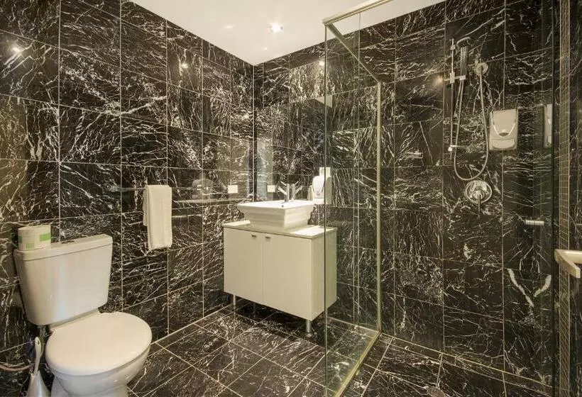 身障者適用クイーンサイズベッドルーム, The Chermside Apartments