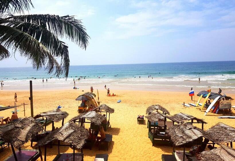 غرفة ديلوكس ثلاثية مطلة على البحر, Drifters Hotel & Beach Restaurant