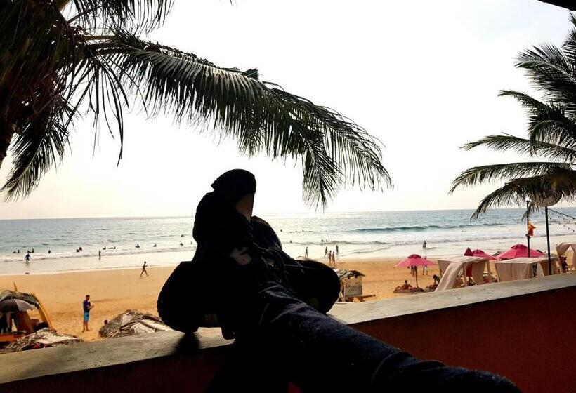 غرفة ديلوكس ثلاثية مطلة على البحر, Drifters Hotel & Beach Restaurant