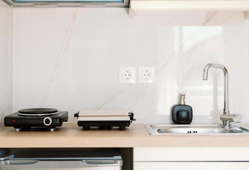 标准三人间, Angela Rooms