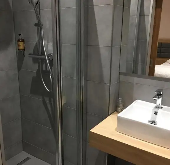 اتاق استاندارد سه نفره, Auberge La Veranda