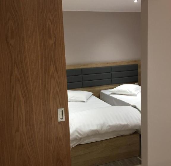 اتاق استاندارد چهار تخته, Auberge La Veranda