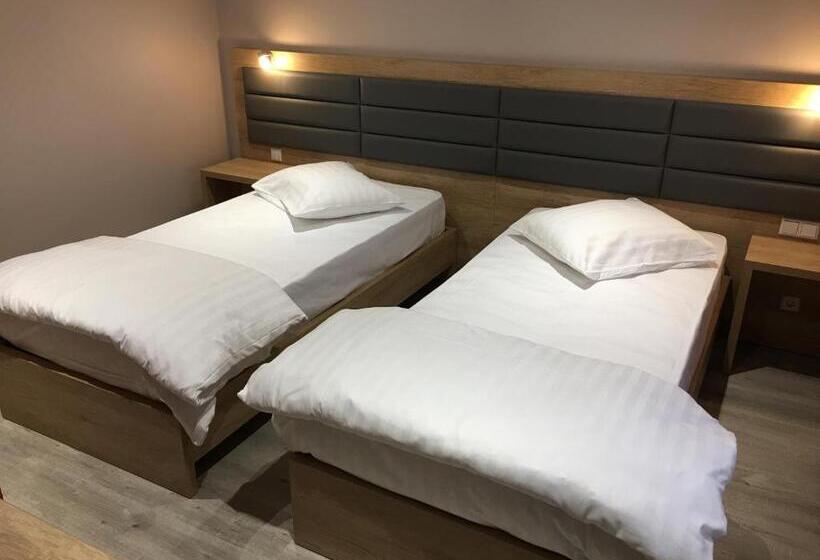 اتاق استاندارد چهار تخته, Auberge La Veranda