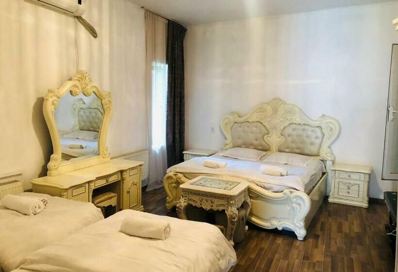 اتاق خانوادگی, Old Rabati