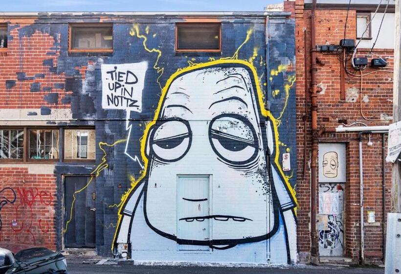 اتاق اکونومی, The Electric