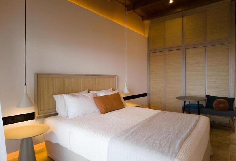 高级套房带海景, Yialasi