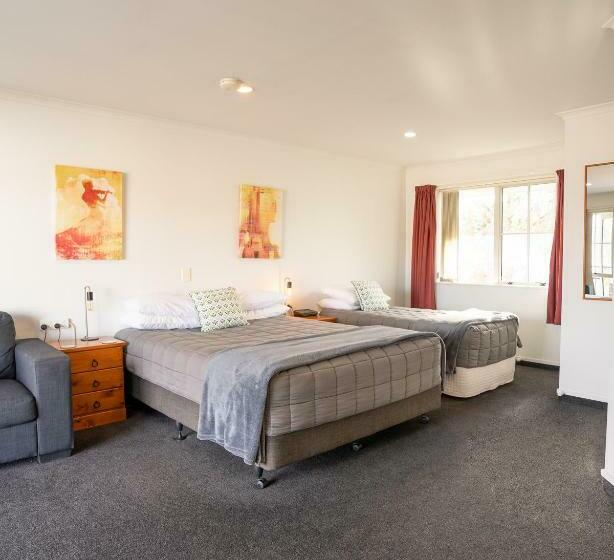 استودیوی استاندارد, Alexandra Heights Motel