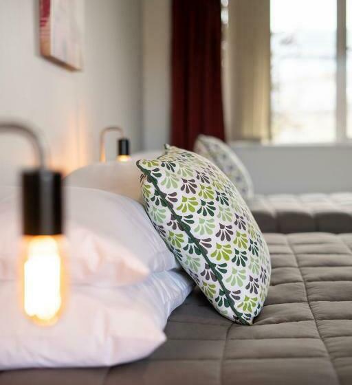 استودیوی استاندارد, Alexandra Heights Motel