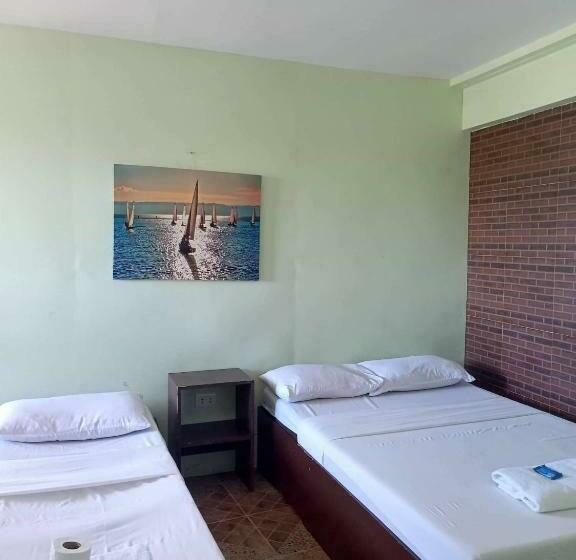 اتاق استاندارد سه نفره, Antonios Pension House