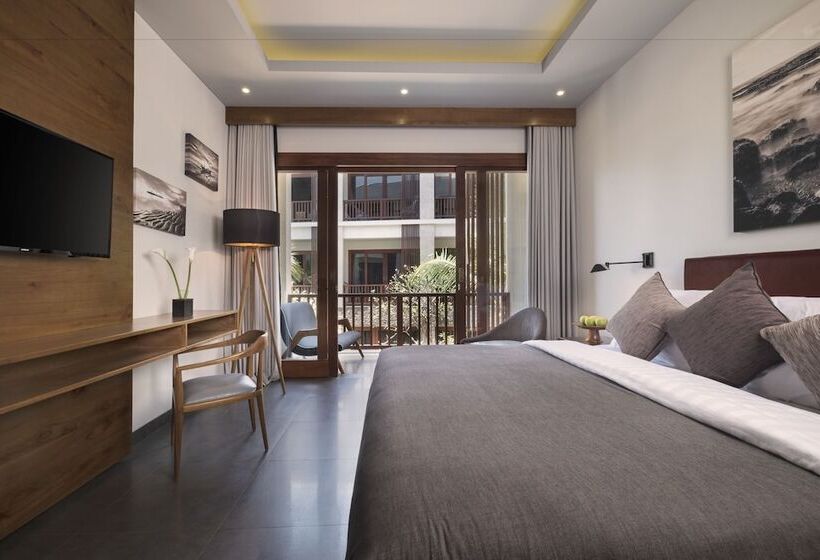 带泳池观景的豪华房, Akana Boutique