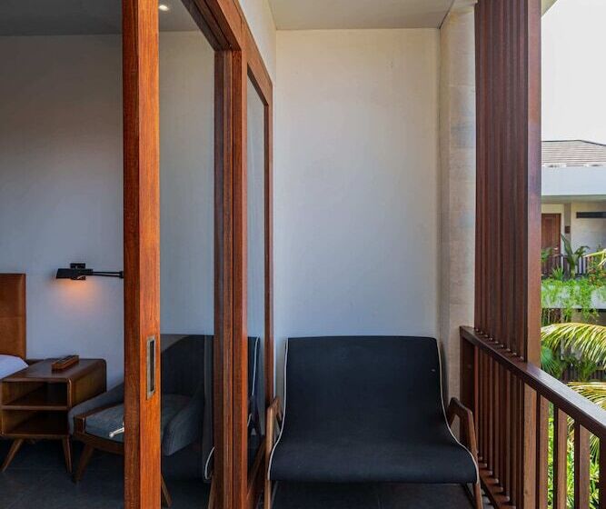 带泳池观景的豪华房, Akana Boutique