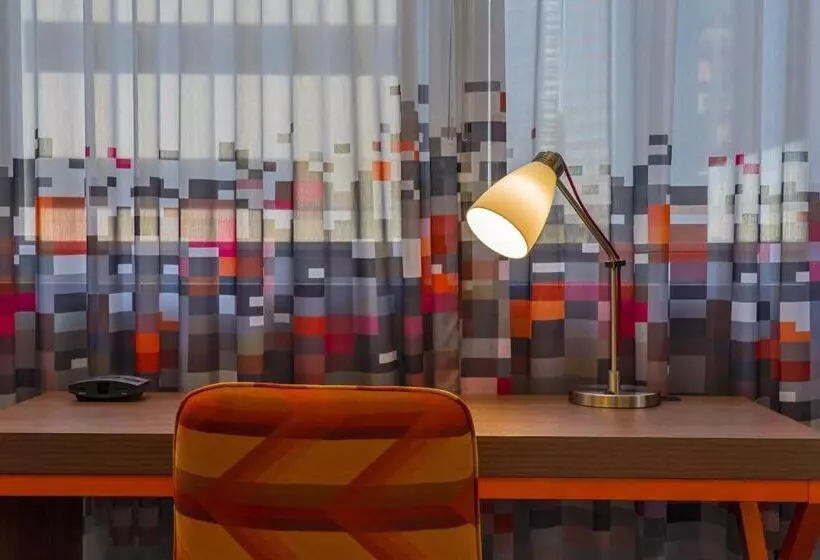 身障者適用キングサイズベッドルーム, Aloft Houston Downtown