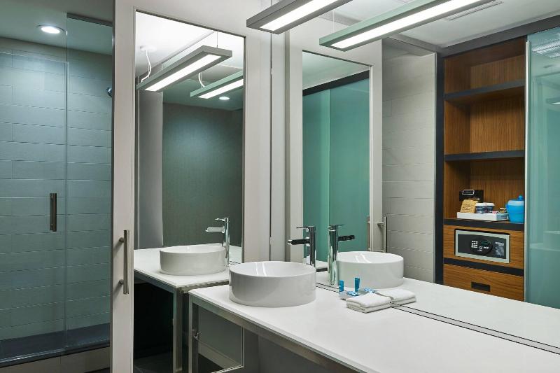 غرفة قياسية, Aloft Houston Downtown