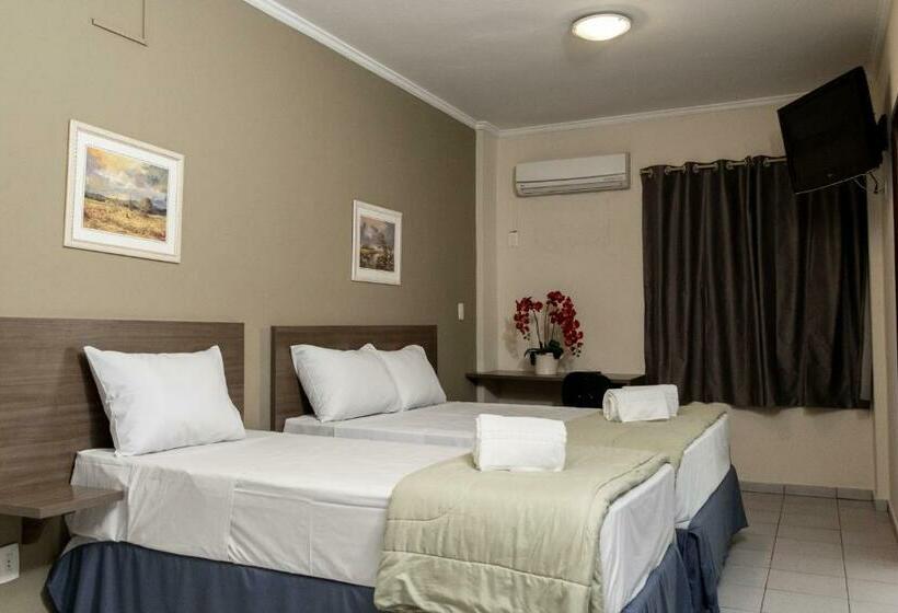 חדר סטנדרט לשלושה, Astor