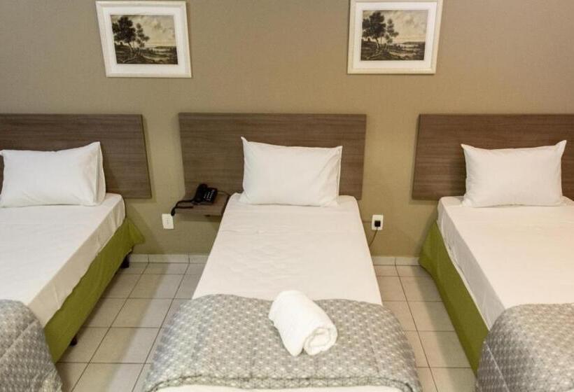 חדר סטנדרט לשלושה, Astor