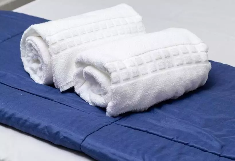 اتاق استاندارد چهار تخته, Astor