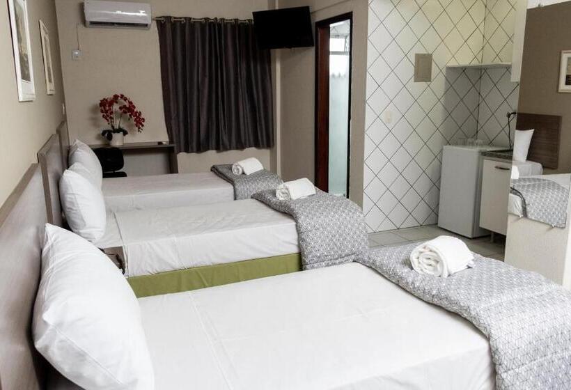 חדר סטנדרט לשלושה, Astor