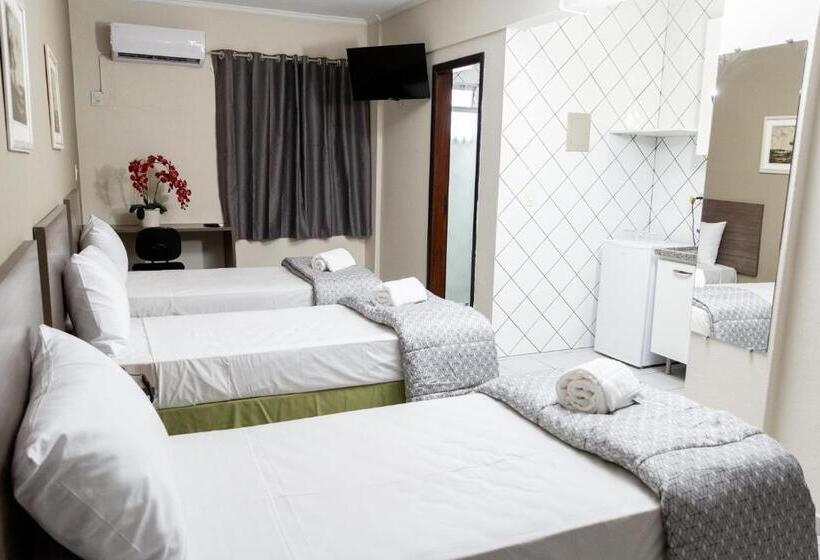 חדר סטנדרט לשלושה, Astor