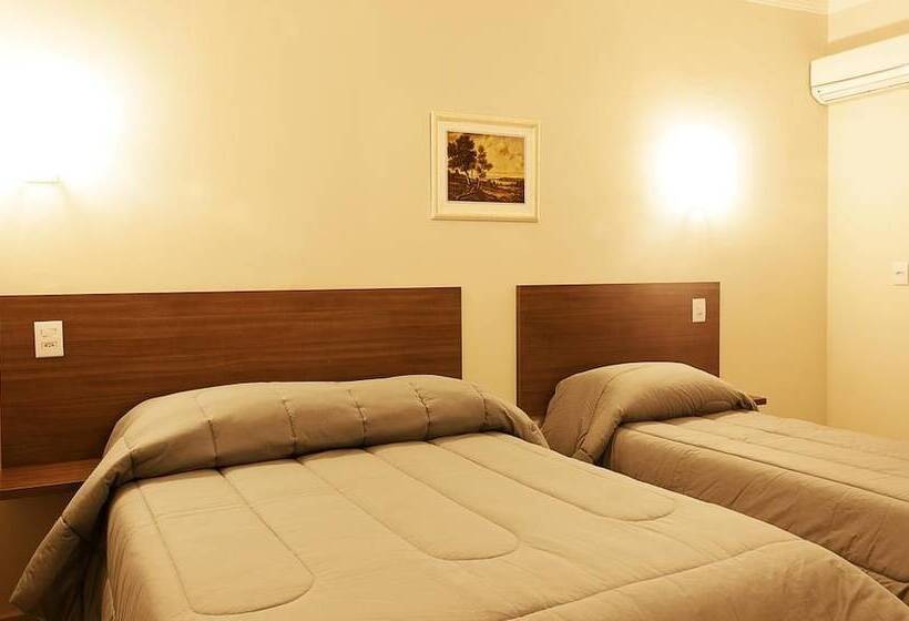 חדר סטנדרט לשלושה, Astor