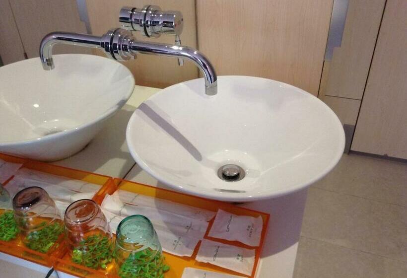 اتاق لوکس, Colour Inn She Kou Branch