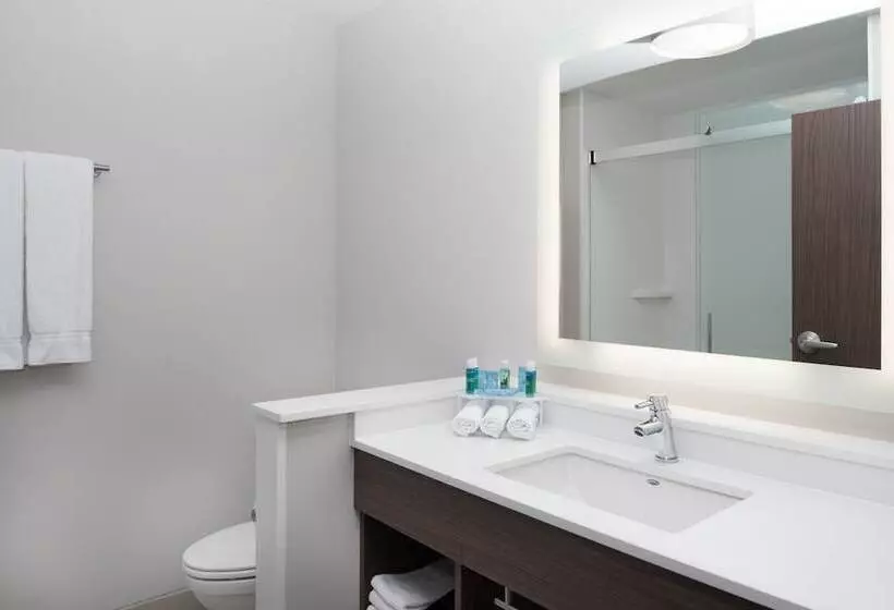 スイート, Holiday Inn Express & Suites Kingdom City, An Ihg