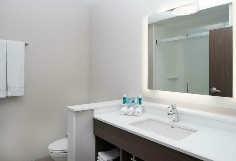 スイート, Holiday Inn Express & Suites Kingdom City, An Ihg