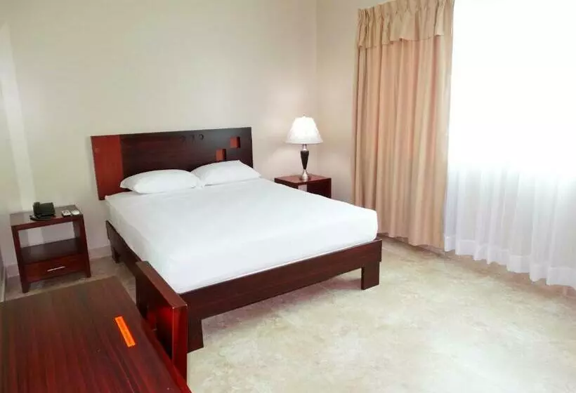 キングサイズベッドのスタンダードルーム, Marvento Suites