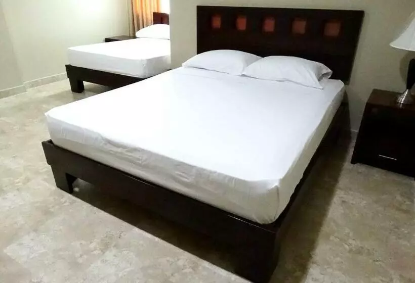 キングサイズベッドのスタンダードルーム, Marvento Suites