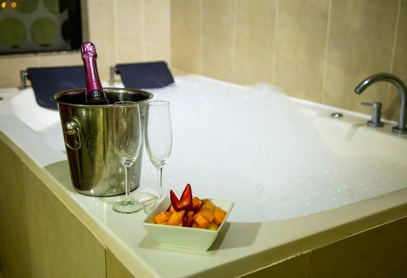 סוויטה עם ג'קוזי, Palmetto Hotel Business La Perla