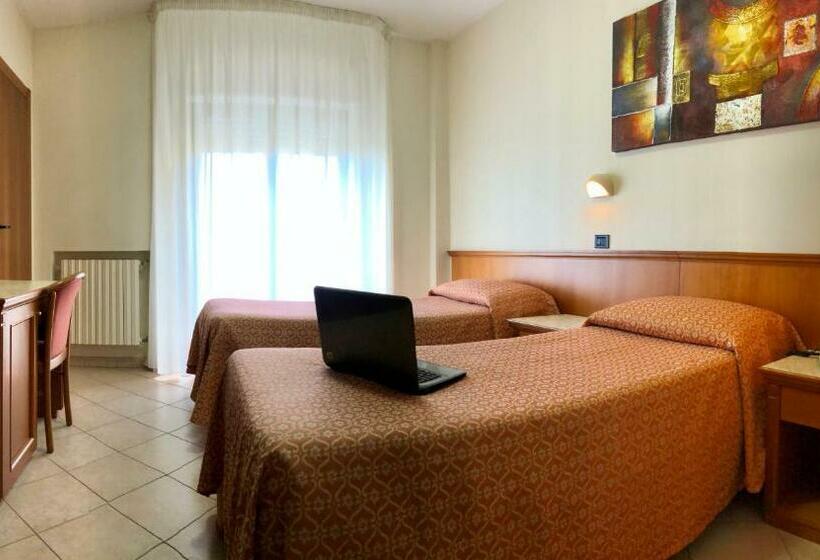 اتاق استاندارد سه نفره, Sollievo